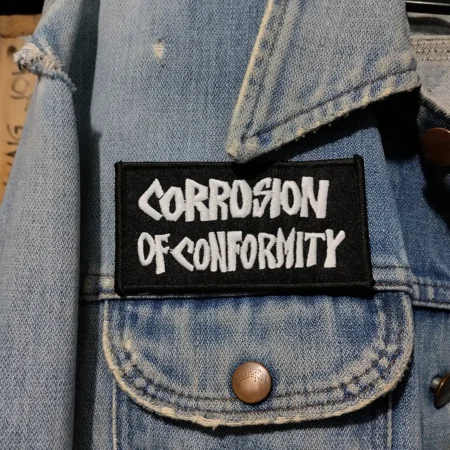 Parche bordado Corrosion of conformity